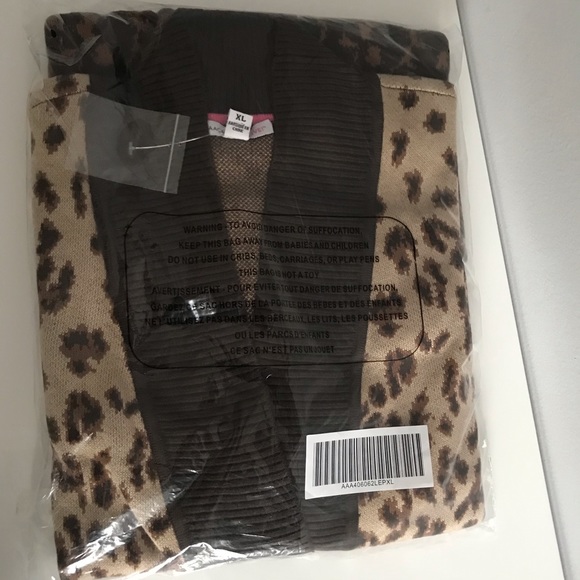 Isaac Mizrahi Printed Jacquard Knit Leopard Winter Cardigan with Pockets - Picture 9 of 10